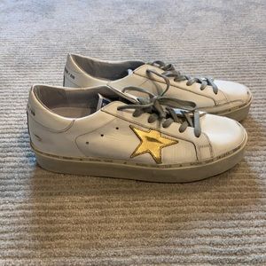 Golden Goose Hi Star Gold Leather Low-Top Sneaker